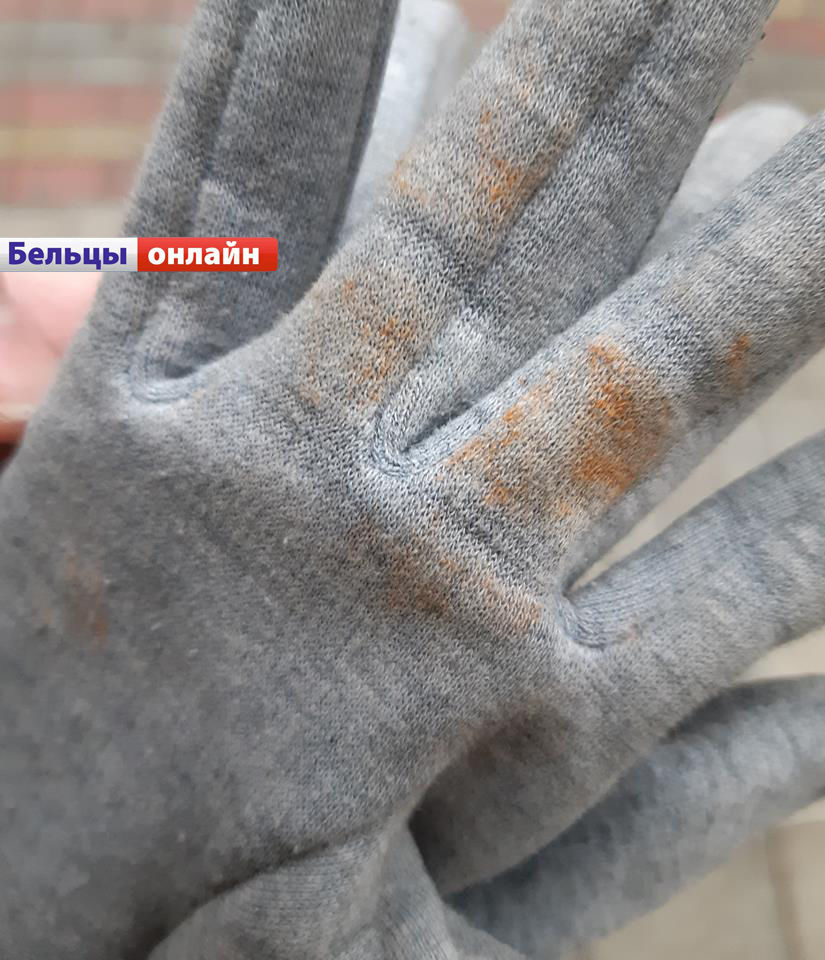 Пассажиры бельцкого троллейбуса окрасились в оранжевый цвет