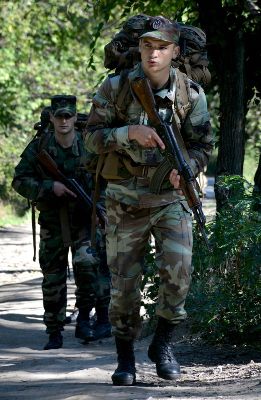 Военнослужащие впервые участвуют в соревнованиях по патрулированию в Уэльсе