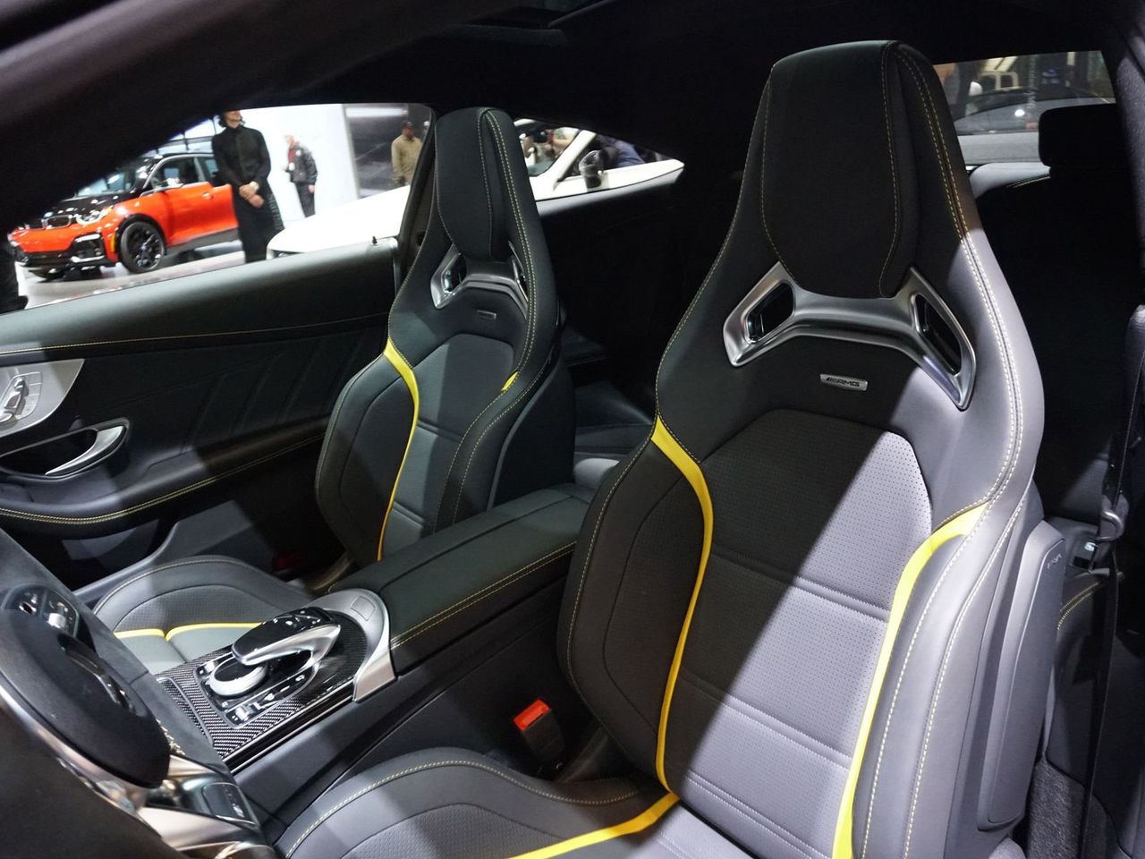 В Нью-Йорке показали обновленный Mercedes-AMG C63