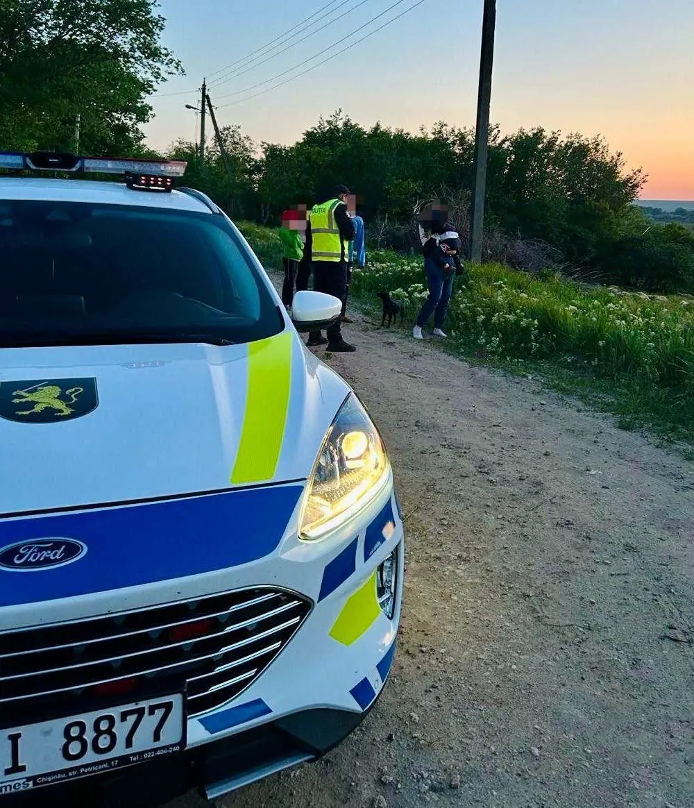 Un băiețel de trei ani, găsit singur pe marginea drumului la Cantemir: Copilul a fost predat părinților