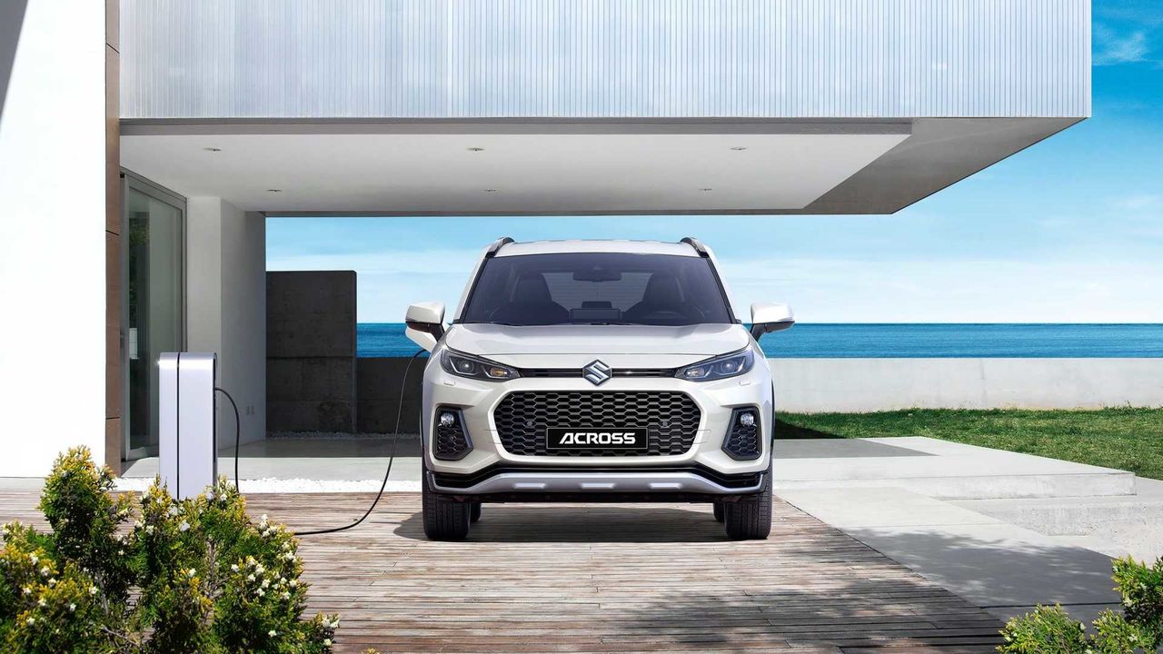 Гибридная Toyota RAV4 превратилась в кроссовер Suzuki