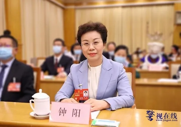 В Китае арестована топ-чиновница, которая завела на работе 58 любовников