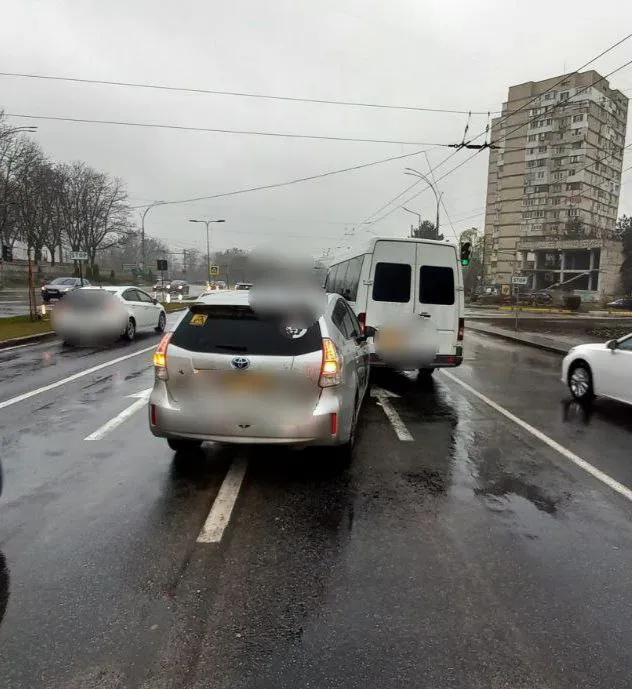 Маршрутка столкнулась с такси в столичном секторе Ботаника