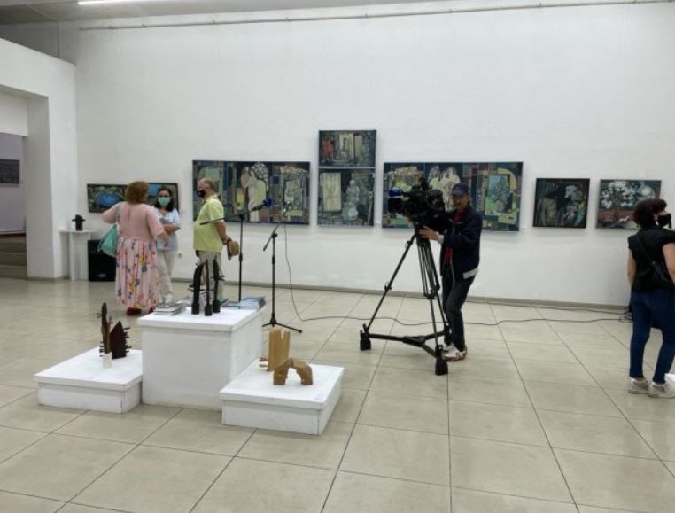В выставочном центре им. Константина Брынкуша состоялся вернисаж художника Виктора Кобзака