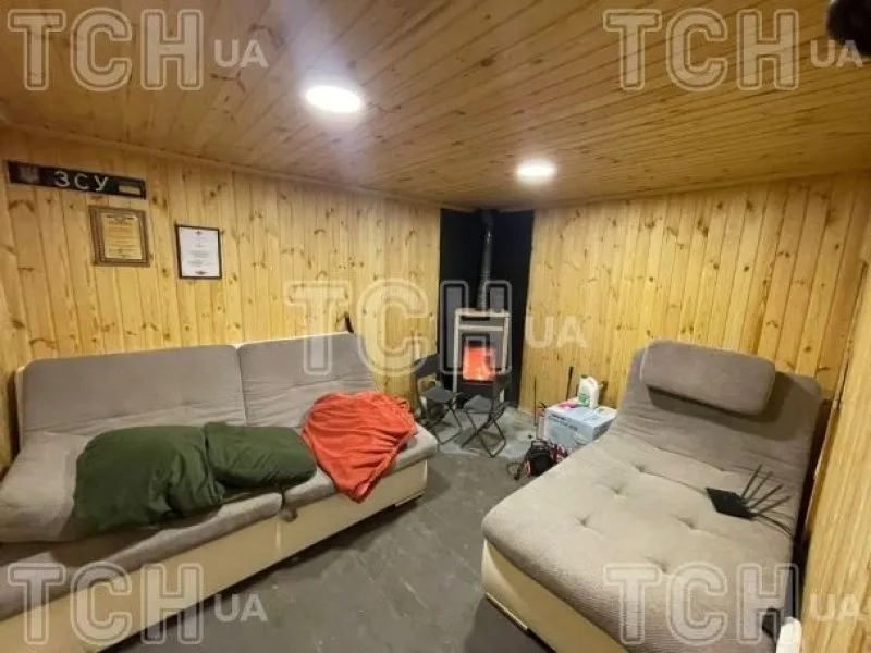 Мужчина под Киевом построил бункер за $18 тысяч с камином и Интернетом