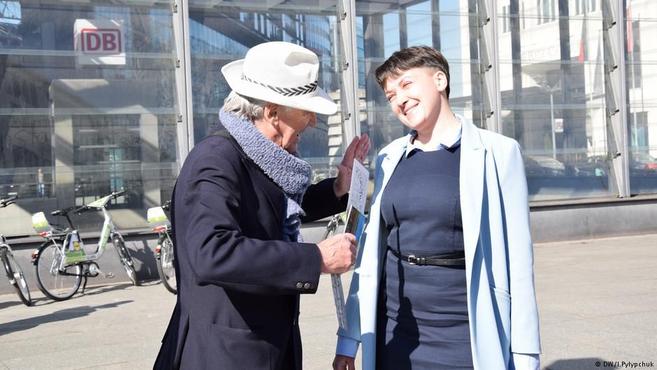 Савченко в платье и на каблуках заявила, что устала от политики