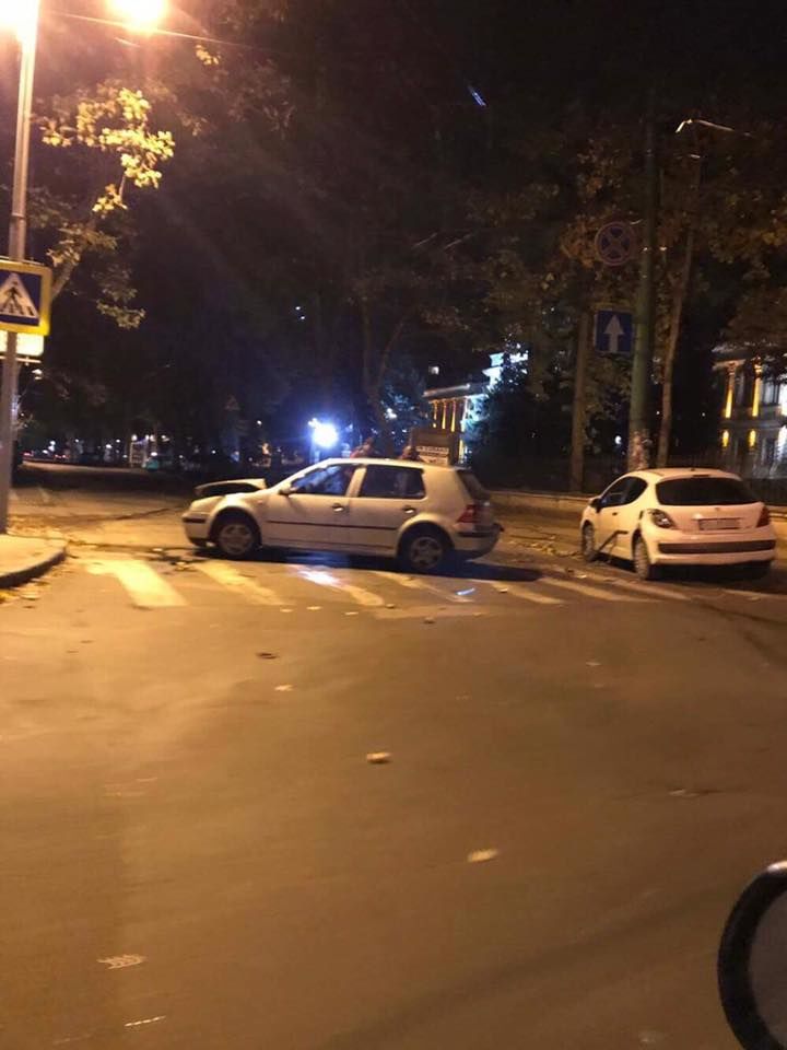 В центре Кишинева столкнулись два автомобиля