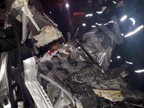 Accident teribil: Un șofer, prins între fiare, a murit pe loc