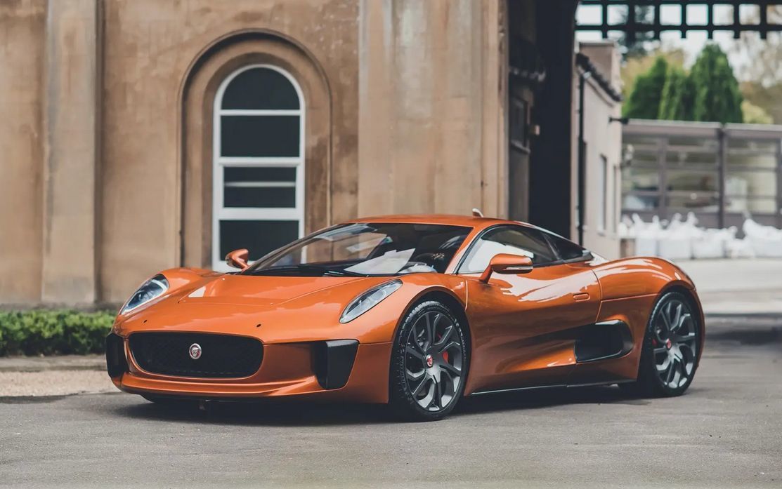 Один из четырех суперкаров Jaguar из фильма о Бонде пустят с молотка