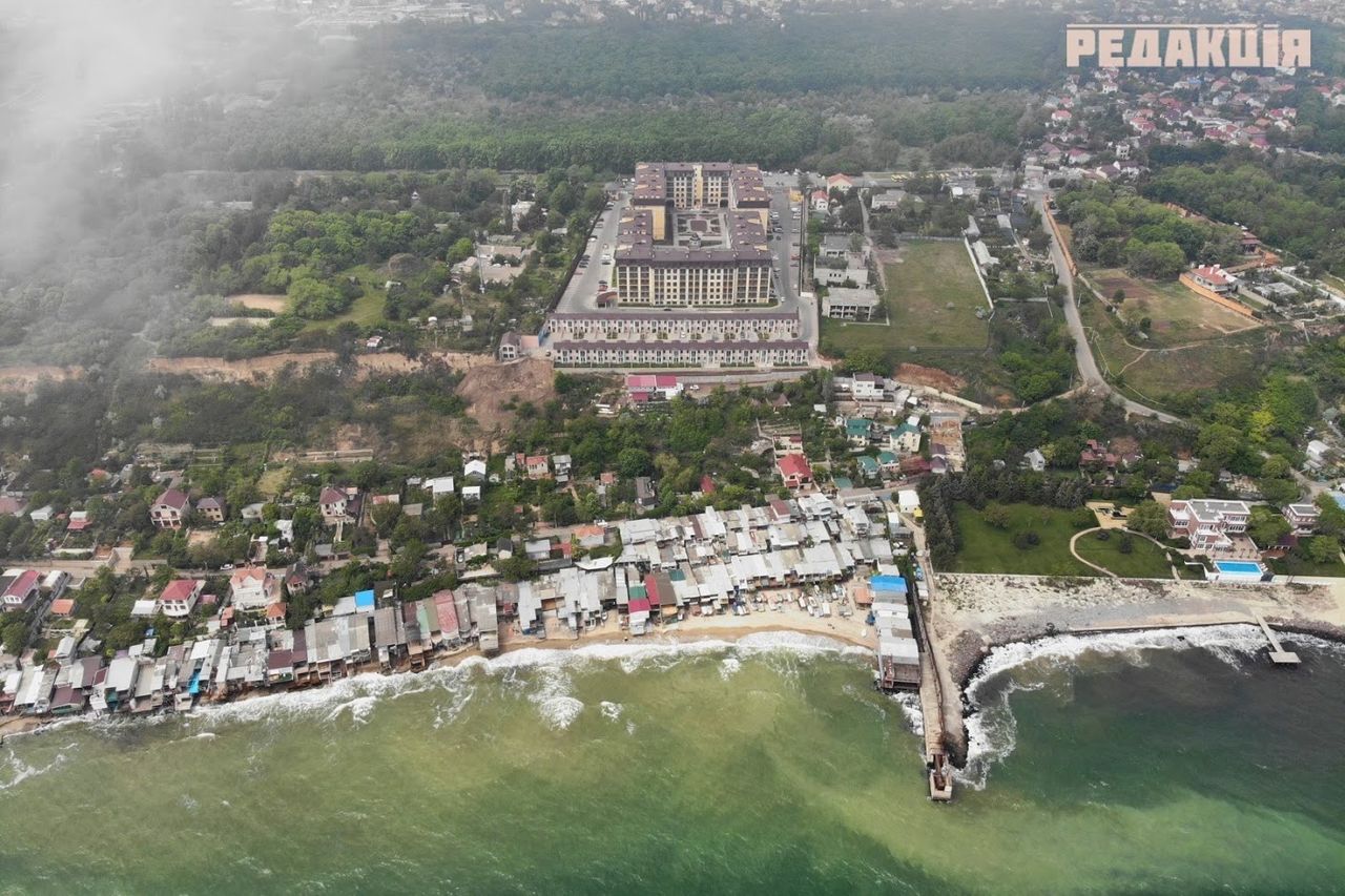 В Одессе элитные апартаменты сползают в море