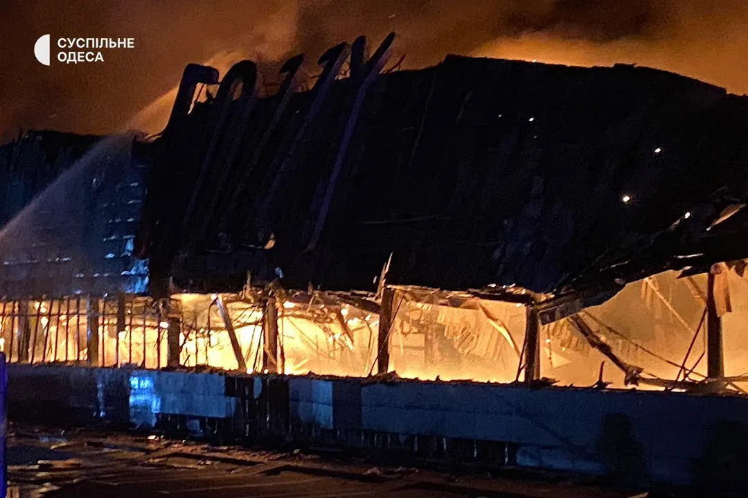Ракетный удар по Одессе: в городе возникло несколько пожаров, есть раненые