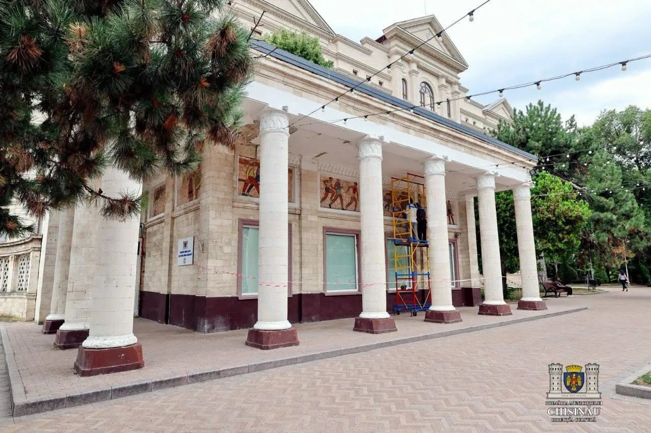 В Кишинёве началась реставрация мозаичного ансамбля "Спорт"
