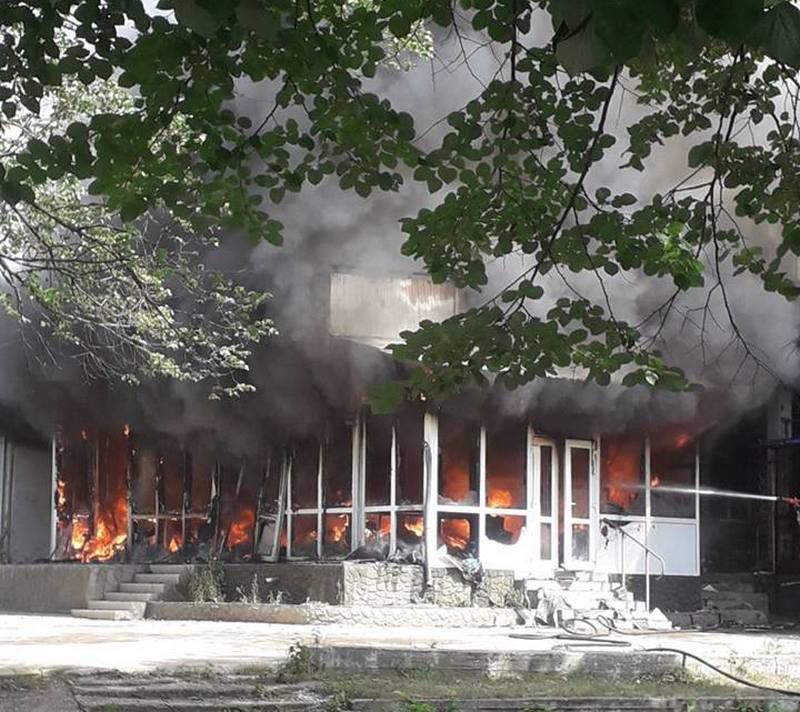В Дрокии в результате пожара полностью сгорел магазин