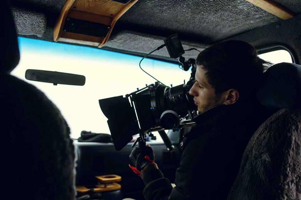 Cine este tânărul din R.Moldova care a regizat ultimul videoclip al lui Smiley