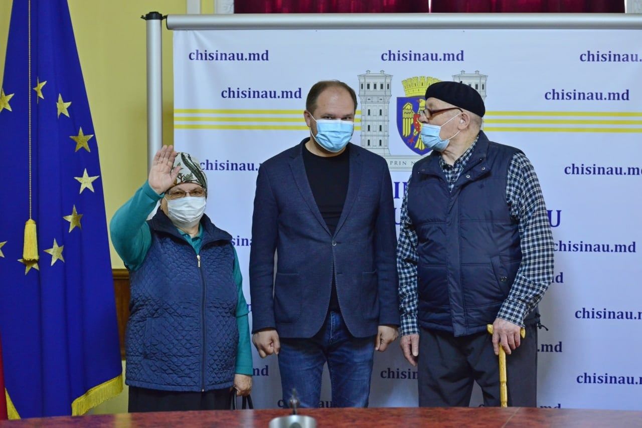 Примэрия столицы поздравила две многодетные семьи