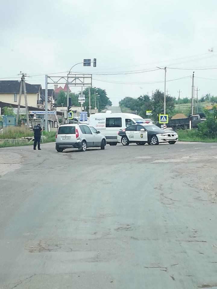 В Кишиневе патрульная машина попала в ДТП
