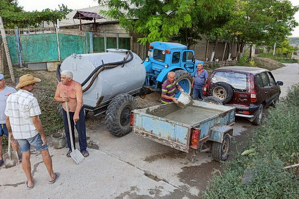 В Казаклии в ремонте дорог принимают участие и местные жители