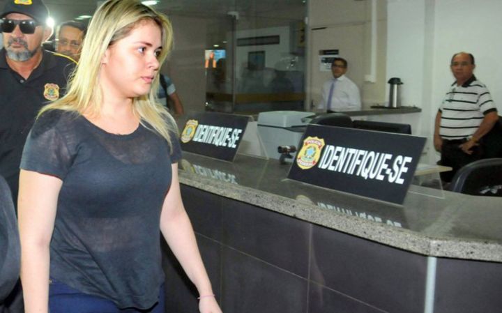 Sexy-primărița a ajuns la închisoare. Conducea satul de pe WhatsApp