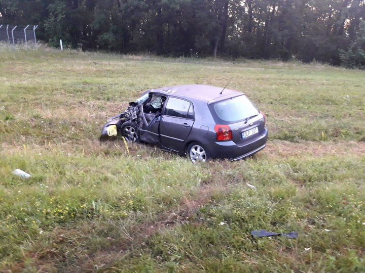 Accidentul dimineții: Două mașini au fost făcute zob. Sunt răniți