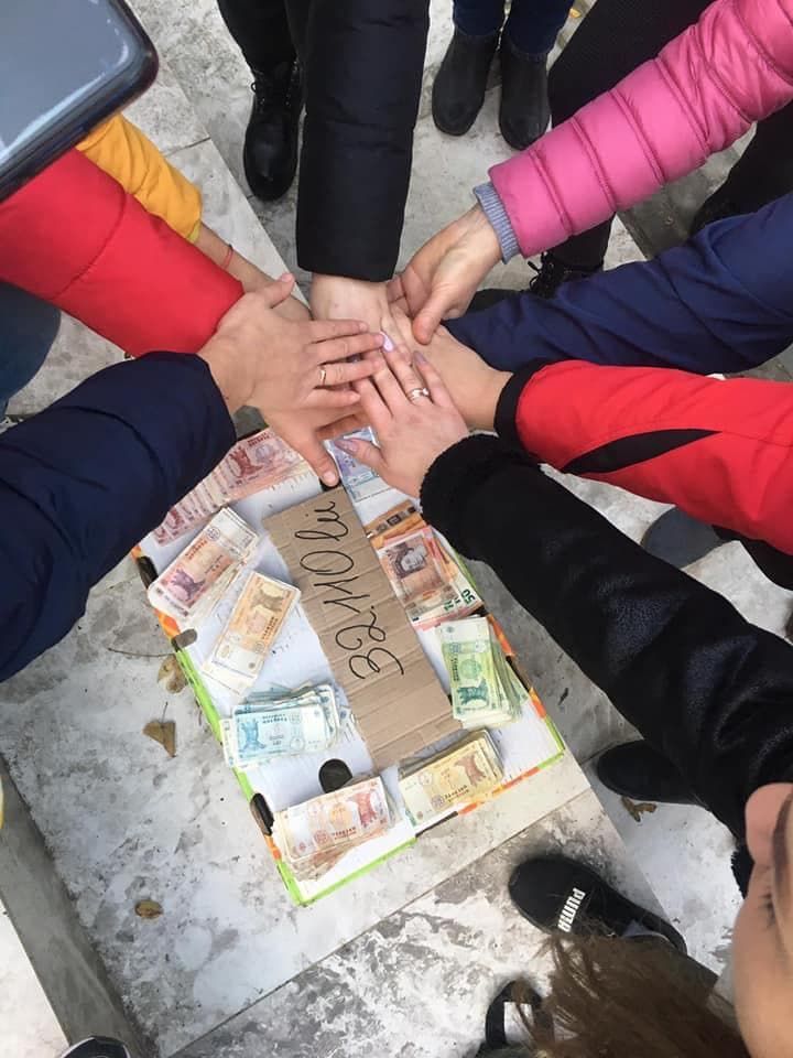 В Корлатенах люди организовали ярмарку, чтобы помочь девочке, страдающей лейкозом