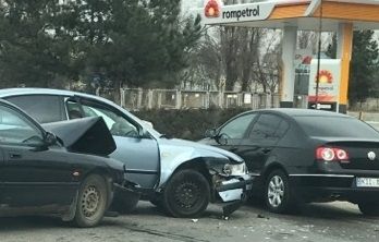 Цепное ДТП на Заводской: столкнулись три машины