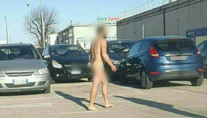 În Italia un moldovean se plimba gol pe stradă