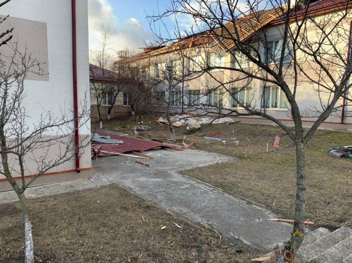 Со школы в Тогатино сорвало крышу