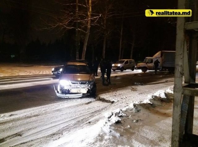 В столице за вечер произошли сразу две аварии с участием легковых автомобилей