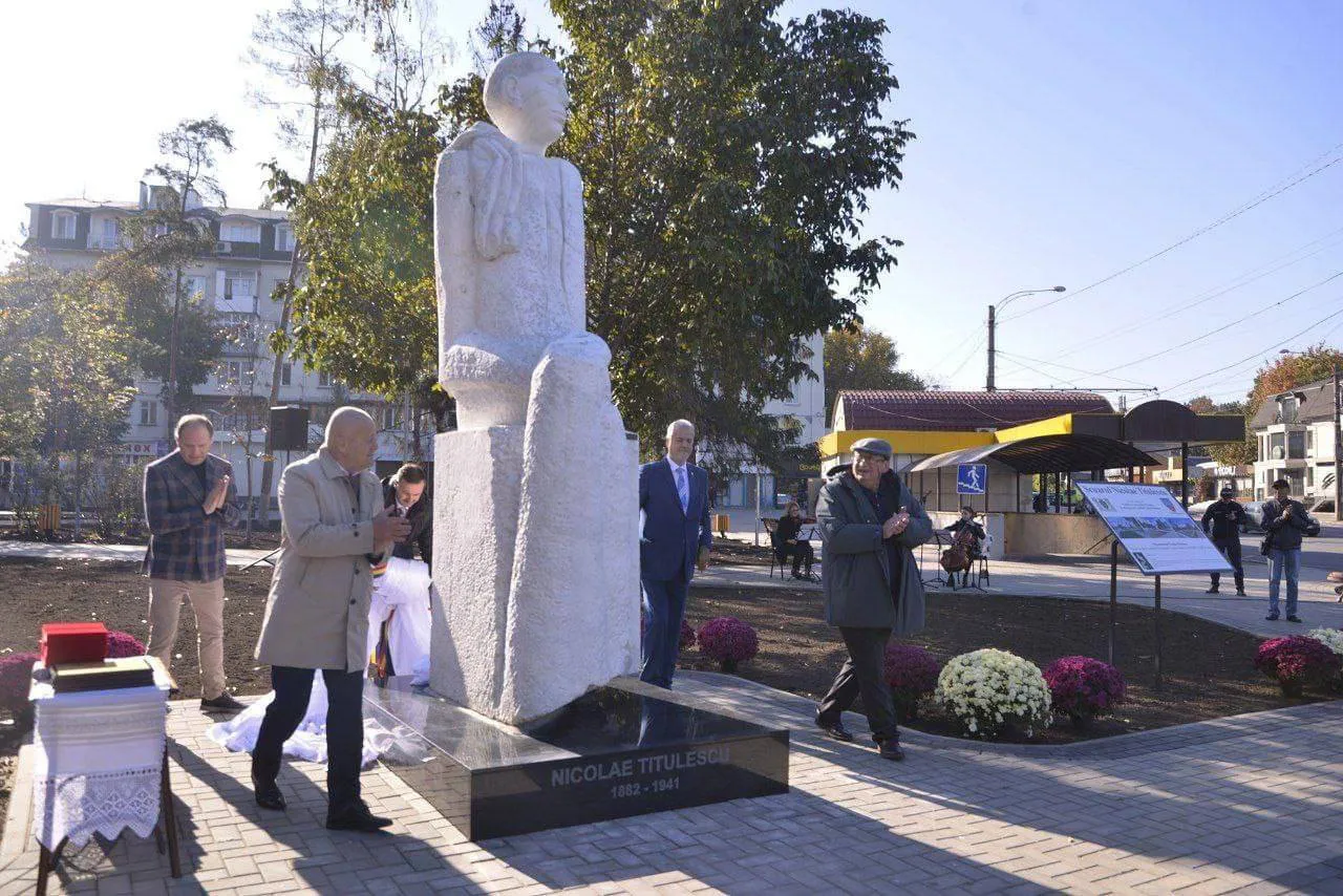 На Ботанике открыли памятник Николаю Титулеску