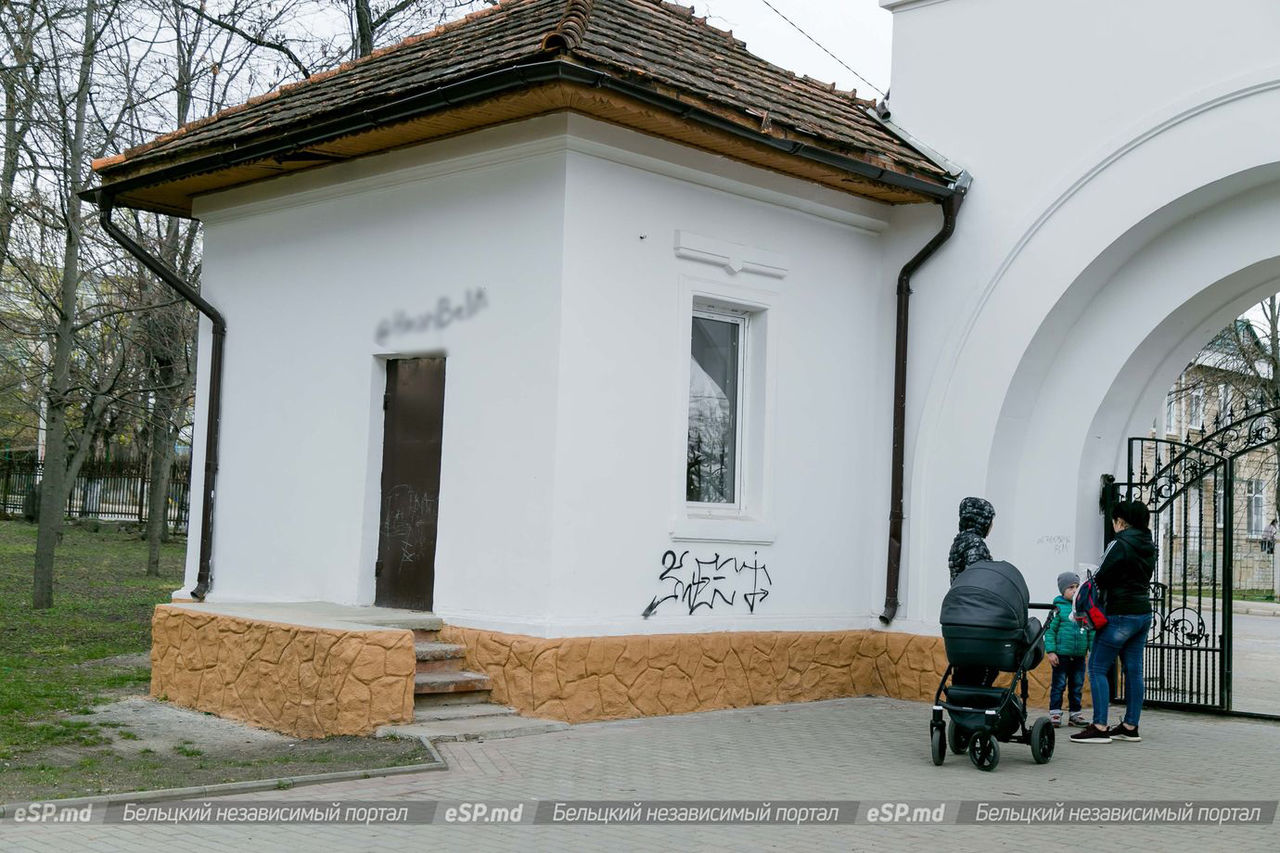 В Бельцах любители графити испортили ещё один памятник архитектуры