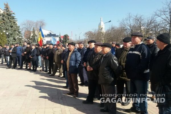 Митинг в Комрате собрал автолюбителей юга Молдовы: «Требуем отменить драконовские штрафы»