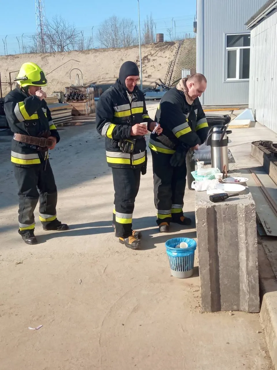 Пожар в порту Джурджулешт: сотрудники ГИЧС охлаждают резервуар