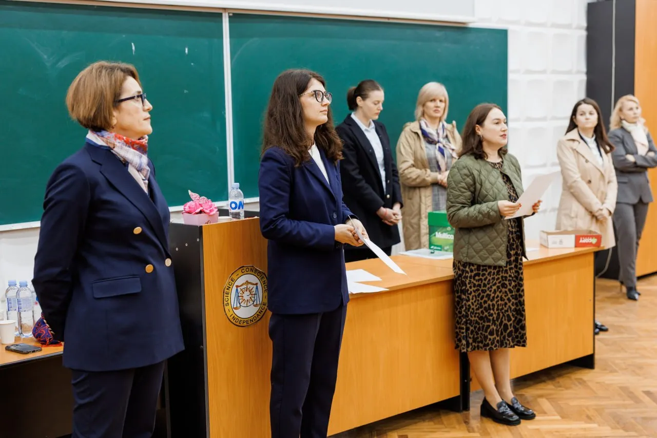 Admiterea la stagiul profesional în profesia de notar se va face pe bază de concurs
