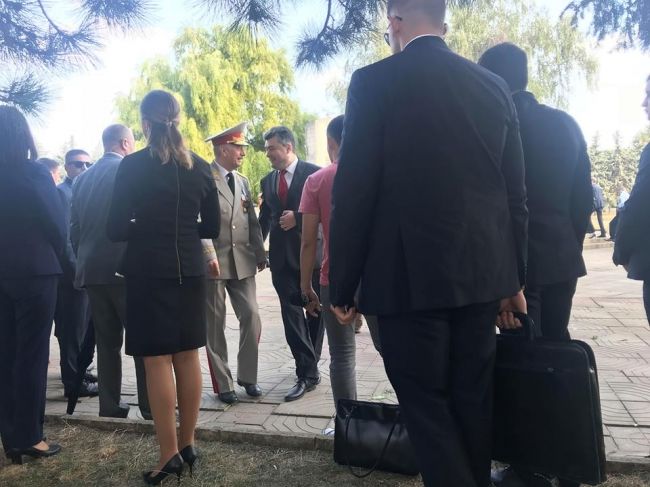 Игорь Додон, Павел Филип и Андриан Канду возложили цветы к памятнику "Скорбящей матери"