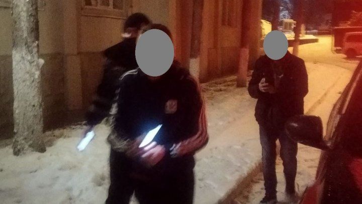 На Ботанике три человека попали в полицию из-за скандала на улице