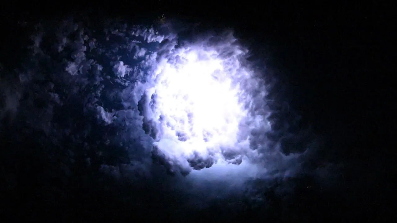 Astronomii au prezentat cum arată fulgerele din spațiu