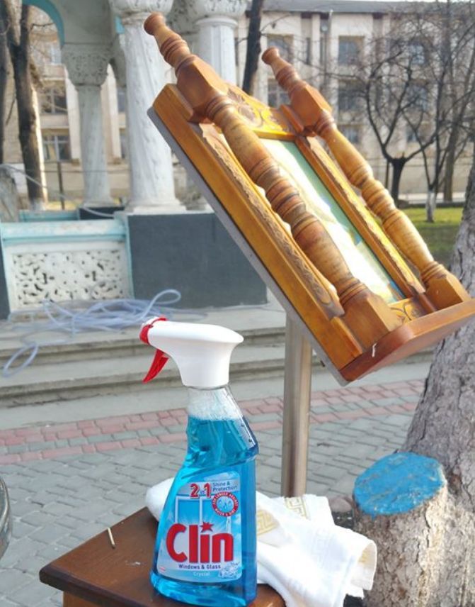Епископ Маркел провел службу в Бельцах на улице из-за коронавируса