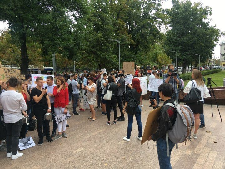Перед парламентом протестовали представители HoReCa