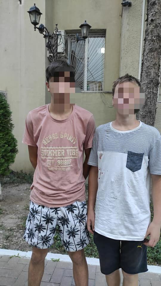 На Ботанике четверо пьяных парней устроили драку