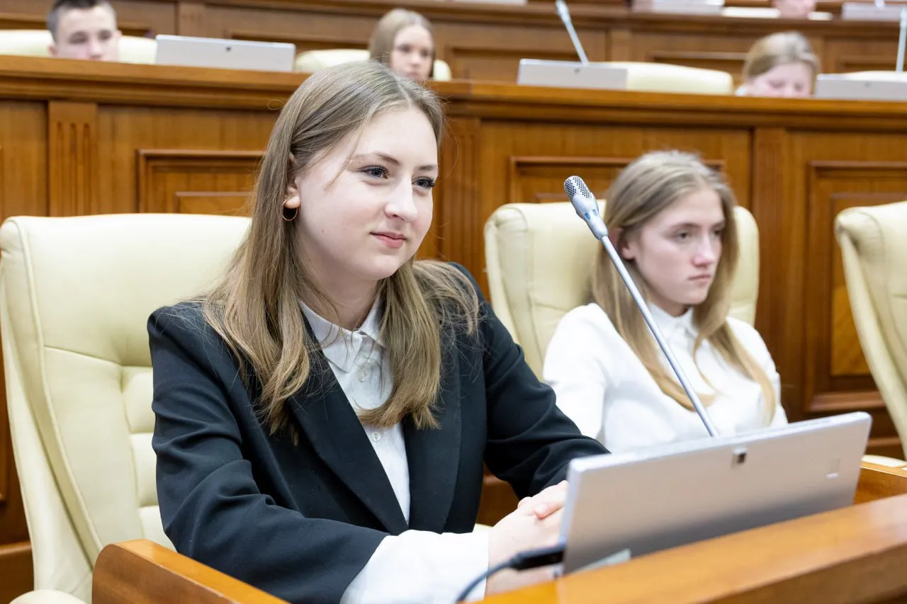 Феномен буллинга в учебных заведениях обсуждали в парламенте