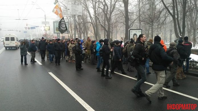 В Киеве протестующие прорвались к памятнику Шевченко, где ждут Порошенко