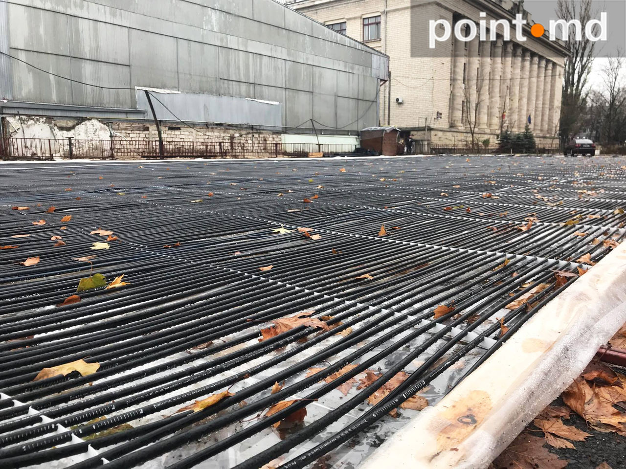 Instalarea patinoarului în Capitală: Cum au loc pregătirile