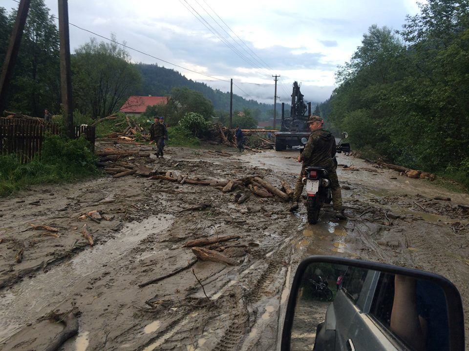 В Закарпатье сильный ливень затопил несколько сел