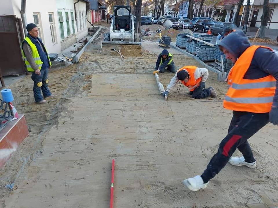 Во многих секторах столицы проводится ремонт тротуаров