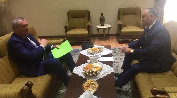 Internauții se amuză pe seama lui Dodon și Rogozin