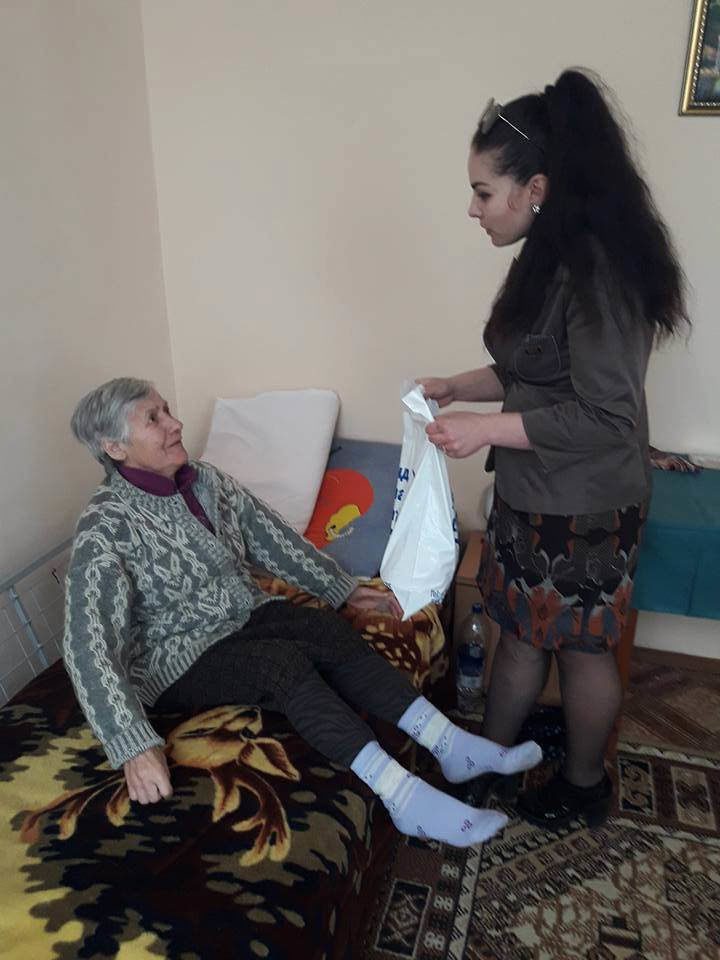 Более 7000 пасхальных подарков раздали волонтеры фонда Усатого