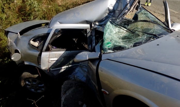 Accident teribil la Cantemir: O persoană a murit după ce maşina în care se afla a intrat într-un gard de beton