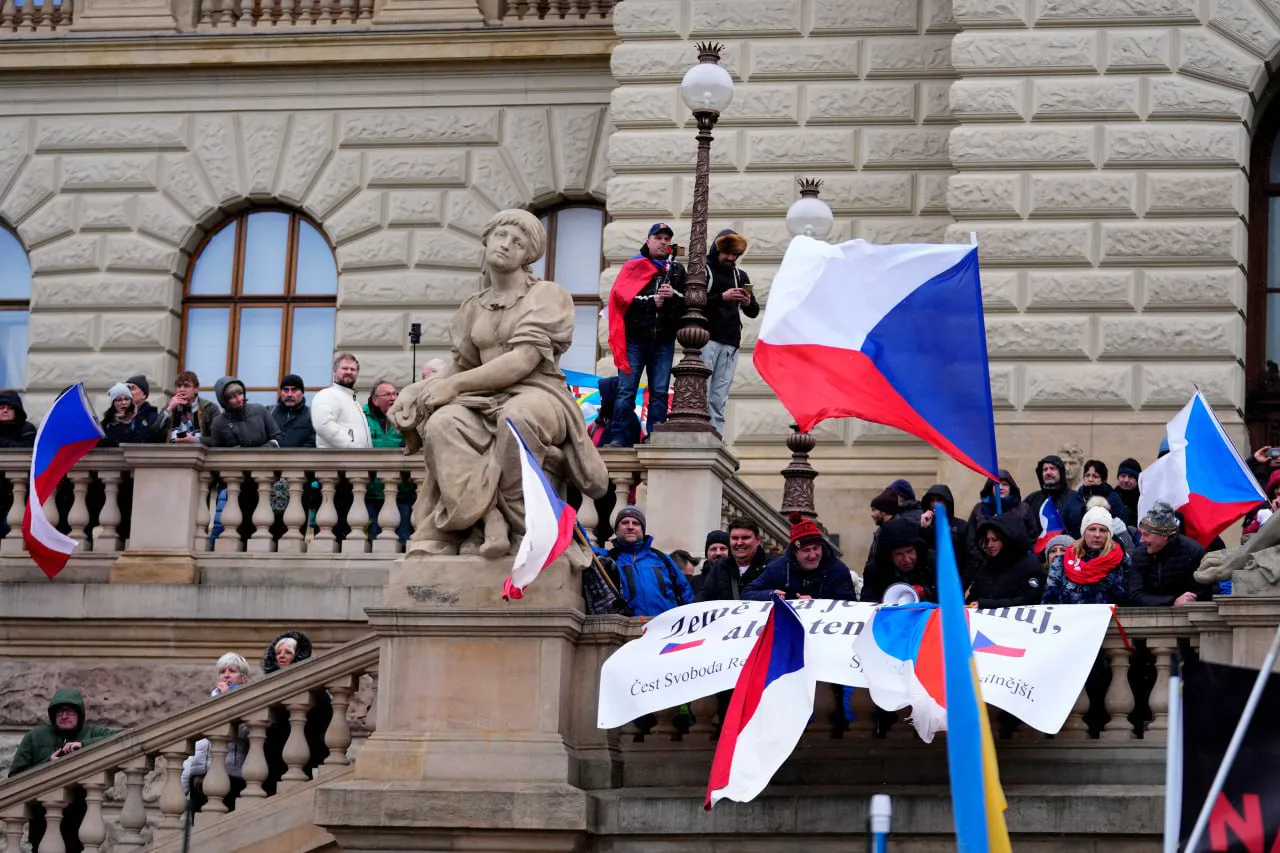 В Праге тысячи человек протестовали против правительства