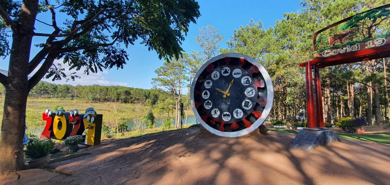 O turistă britanică și-a împărtășit impresiile despre un parc tematic dedicat pentru COVID-19