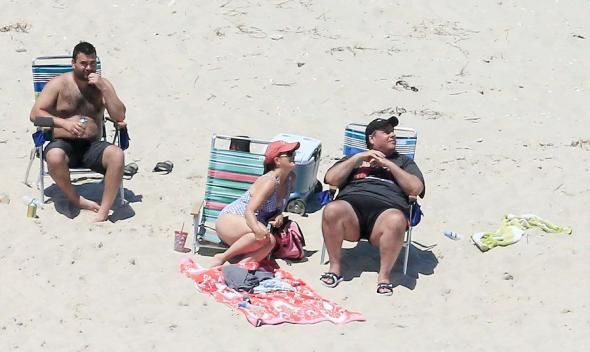 Politicianul care a închis o plajă publică, apoi a mers să se bronzeze cu familia